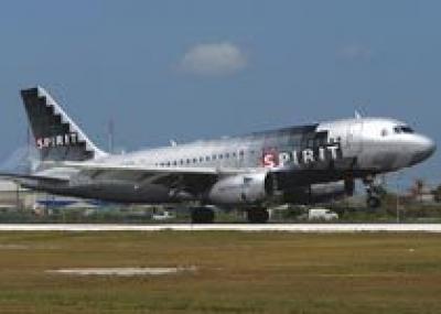 Spirit Airlines отменяет бесплатную норму багажа