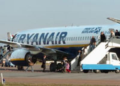 Ryanair вновь раздает билеты на площадях