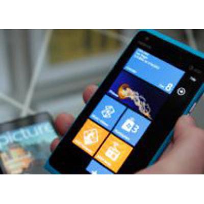 Nokia вдвое снижает цену на смартфон Lumia 900