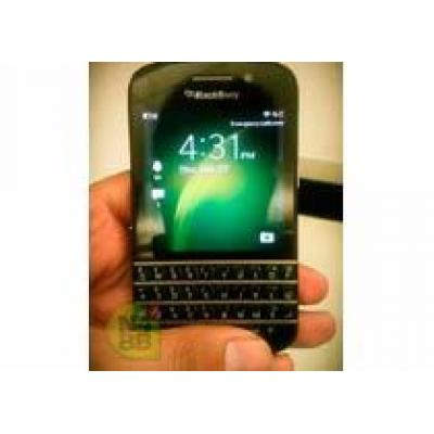 Фото смартфона BlackBerry 10 N-Series с QWERTY-клавиатурой