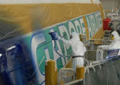 Более 100 художников раскрасили новый Airbus A380 для Singapore Airlines