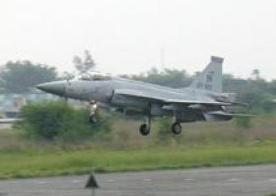 Пакистан начал производство авионики для истребителей Thunder