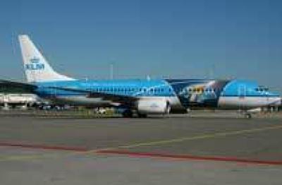 Самолет авиакомпании `KLM` попал в зону турбулентности