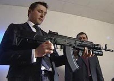 `Ижмаш` показал автомат АК-12 российским силовикам