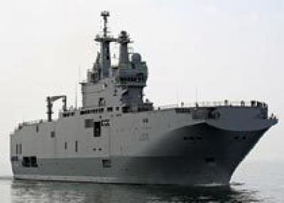 Построенная петербургскими корабелами кормовая часть первого `Мистраля` в июле будет отправлена во Францию - источник в ОСК