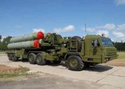 На вооружение армии РФ поступили еще два комплекта зенитно-ракетных систем С-400 `Триумф`