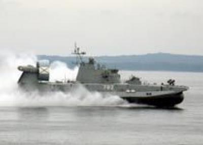 ВМФ России: малый десантный корабль `Мордовия` выполнил артиллерийские стрельбы и высадил морской десант