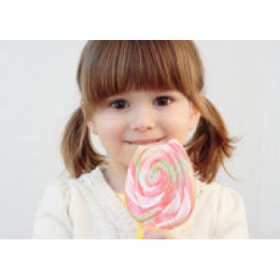 Почему дети любят сладости?