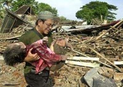 Новые землетрясения в Индонезии: паника среди населения