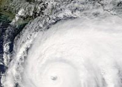 Шторм `Лоренцо` у побережья Мексики перерос в ураган первой категории