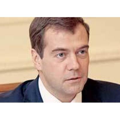 Медведев одобрил вакцинацию подростков от рака шейки матки