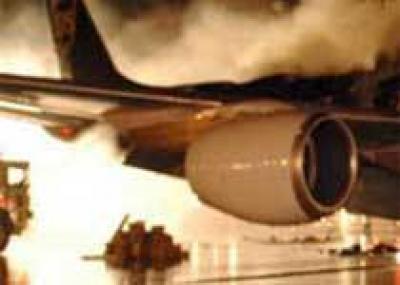 В аэропорту Стамбула при посадке загорелся самолет