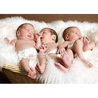 В США - родилась тройня однояйцевых близнецов, зачатая в пробирке