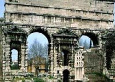 В Риме рухнула часть древней стены