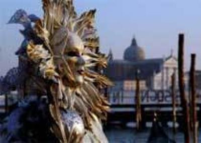 Самый длинный карнавал начнется завтра на юге Италии