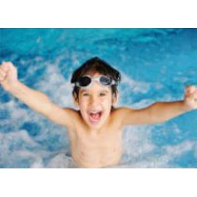 Плавание помогает малышам быть умнее