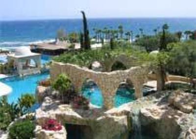 Десятки гостиниц закрываются на севере Кипра