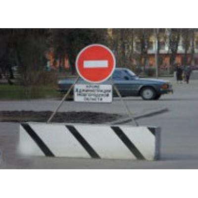 Из-за закрытия парковки у «Дома советов» транспорт заполонил дворы (Великий Новгород)