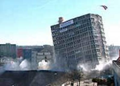 В Мюнхене зевак побаловали взрывом небоскреба