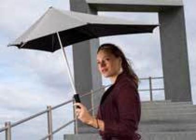 Дизайнер Сёнг Хи Сан придумала зонт-сумку Inside Out Umbrella