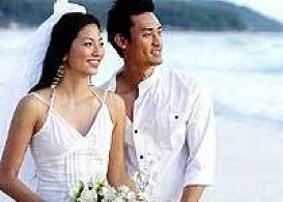 Четырнадцать молодых таиландских пар отпразднуют свои свадьбы в воздушных шарах