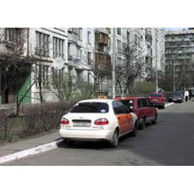 Во дворах на юге Москвы оборудуют гостевые стоянки