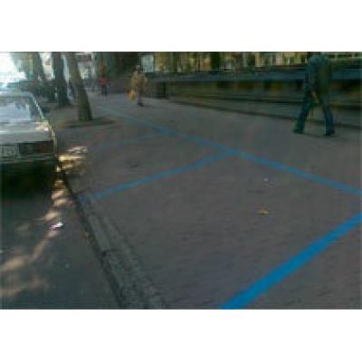 В Одессе делают парковки для квадратных авто (фотофакт)