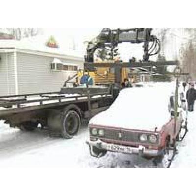 В Нижнекамске борются с несанкционированными автостоянками