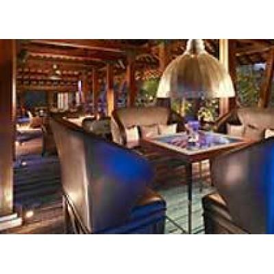 В отеле на тайском курорте проходит дегустация элитных вин
