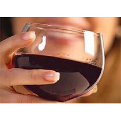Вино и сливы убивают плохой холестерин
