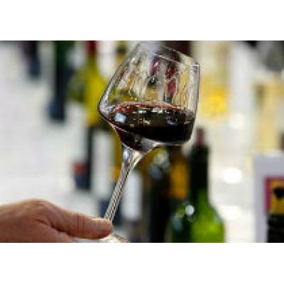 Красное вино помогает пожилым людям сохранять равновесие