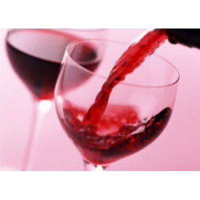 Красное вино может предотвратить развитие болезни Альцгеймера