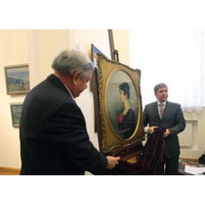 Радищевскому музею подарили `Женский портрет` Корнеева