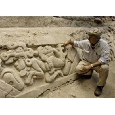 Найден древнейший рельеф с богами майя