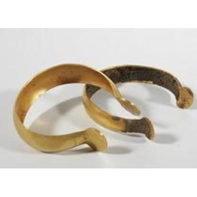 В Англии обнаружены два золотых браслета бронзового века