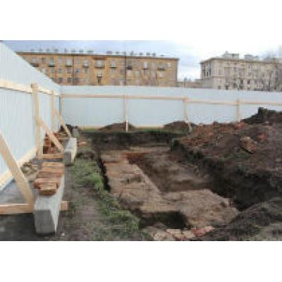 На Питерском кладбище нашли фундамент разрушенного храма