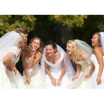 `Антикризисный` парад невест прошел в Риге