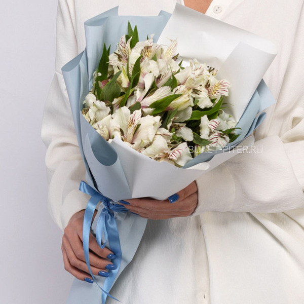 Букет Белых Альстромерий в Матовой упаковке