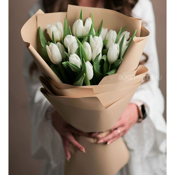 Букет Белых Тюльпанов в Матовой Упаковке