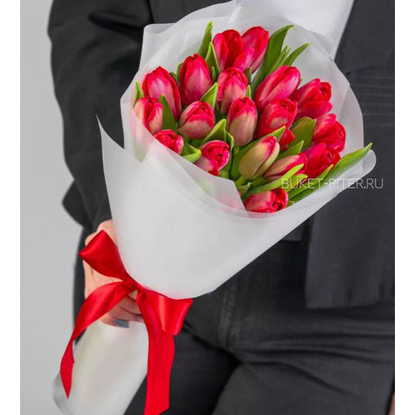 Букет Красных Тюльпанов в Матовой Упаковке