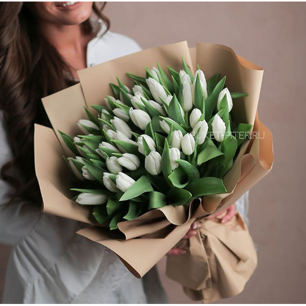 Белые Тюльпаны в Матовой Пленке