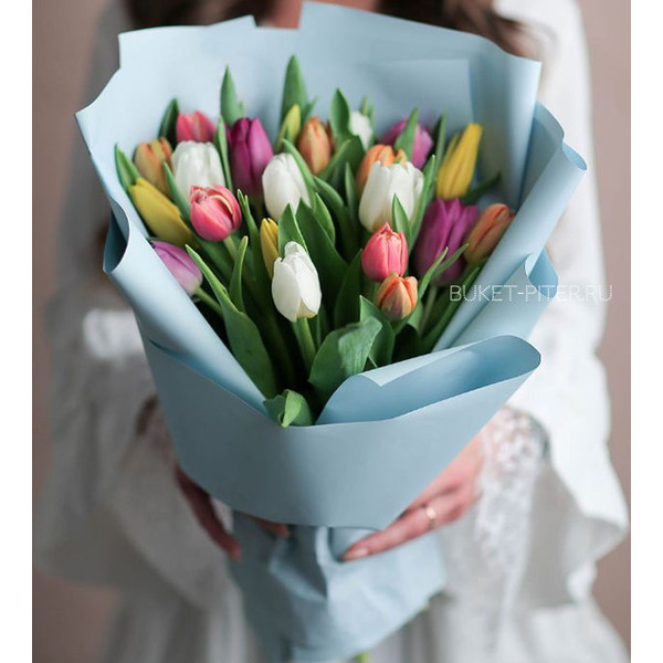 Букет Тюльпанов Микс в Голубой Упаковке