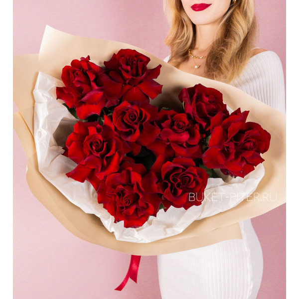 Букет из Бордовых Французских Роз в Упаковке