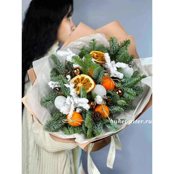 Яркий букет из Нобилиса, Мандаринов и Новогоднего декора