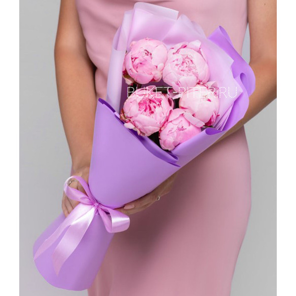 Букет Розовых Пионов в Сиреневой Матовой упаковке LUX