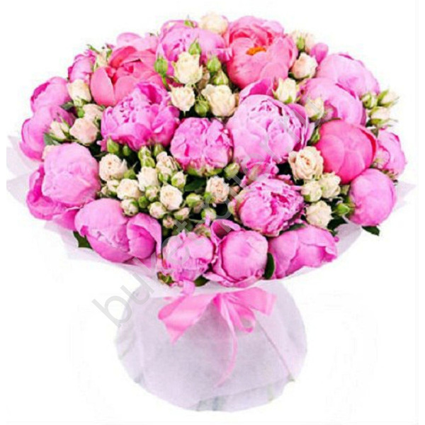 Букет из ярких пионов и кустовой розы