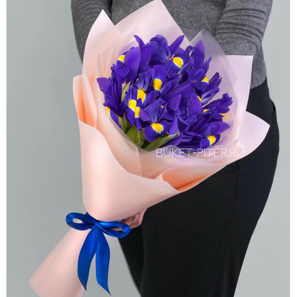 Букет Ирисов в Нежно-розовой упаковке