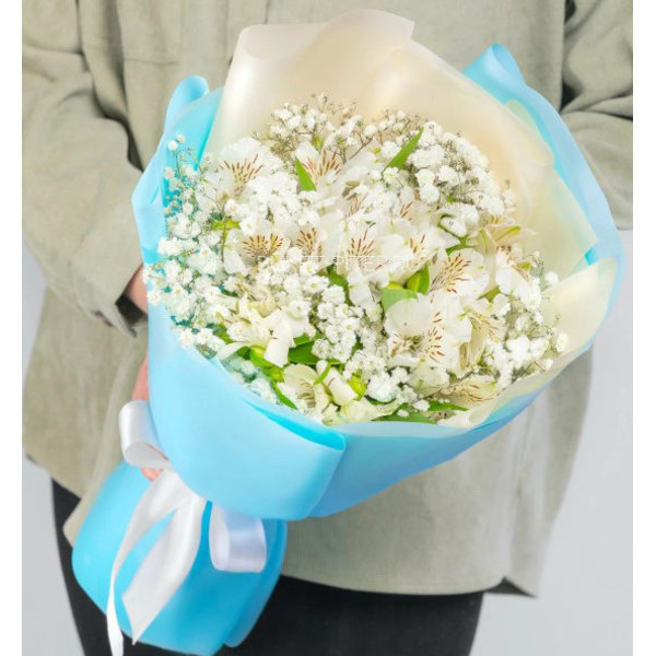 Букет Белых Альстромерий с Гипсофилой