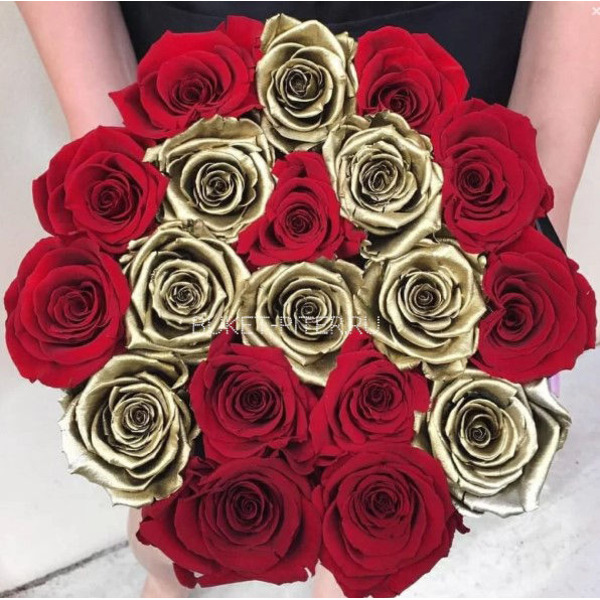 Композиция БУКВА из Красных и Золотых Роз в Коробке