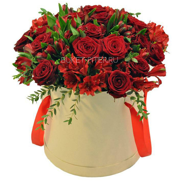 Коробка с Красными Альстромериями и Розами